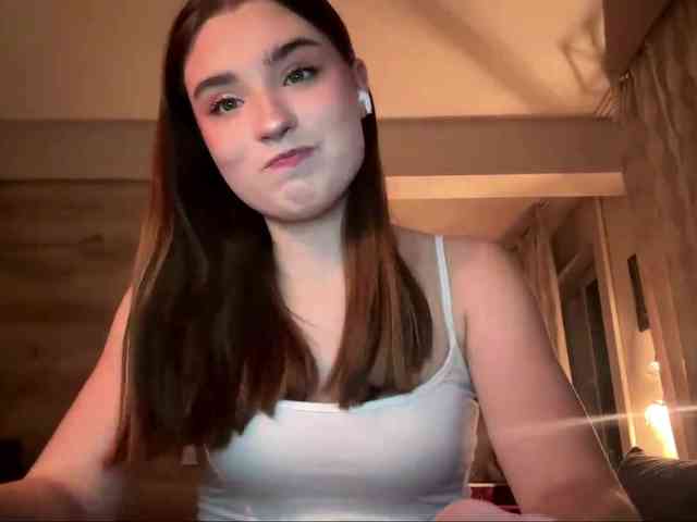 ChristiaPettet webcam