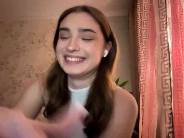 ChristiaPettet webcam