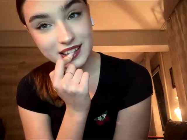 ChristiaPettet webcam