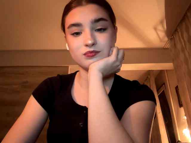 ChristiaPettet webcam