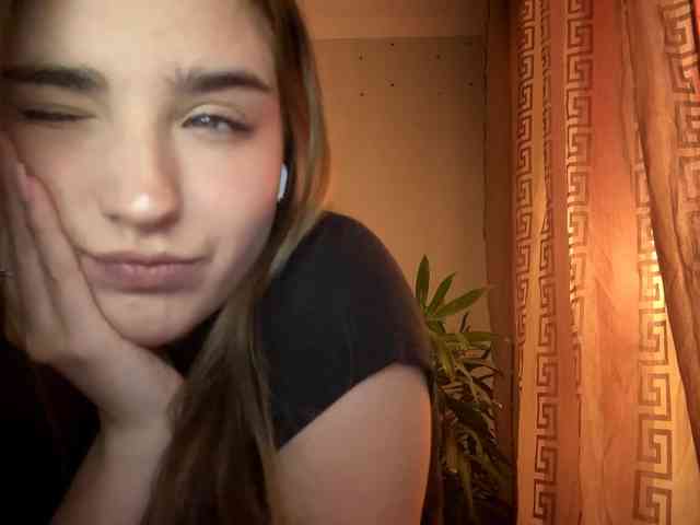 ChristiaPettet webcam