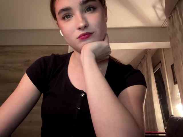 ChristiaPettet webcam