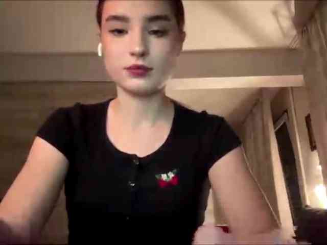 ChristiaPettet webcam