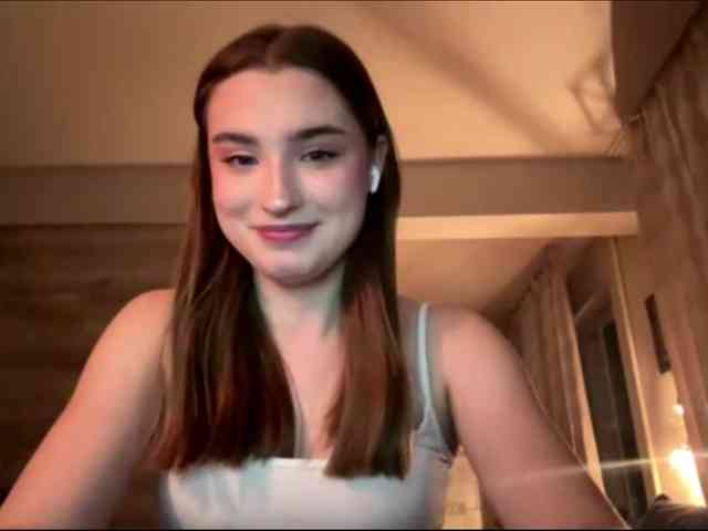 ChristiaPettet webcam