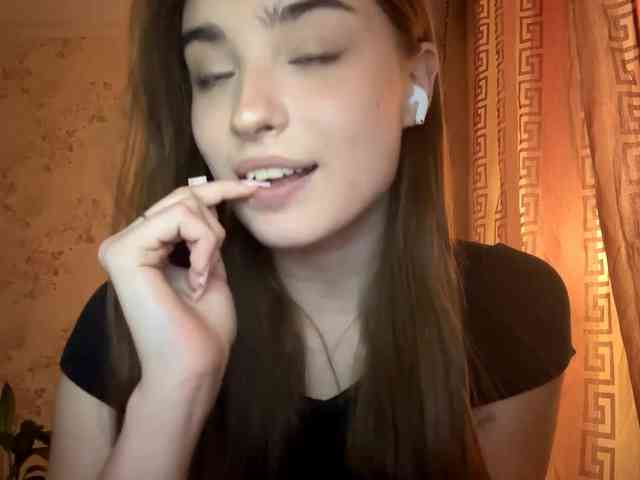 ChristiaPettet webcam