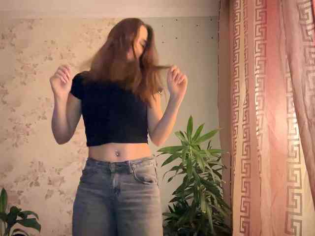 ChristiaPettet webcam