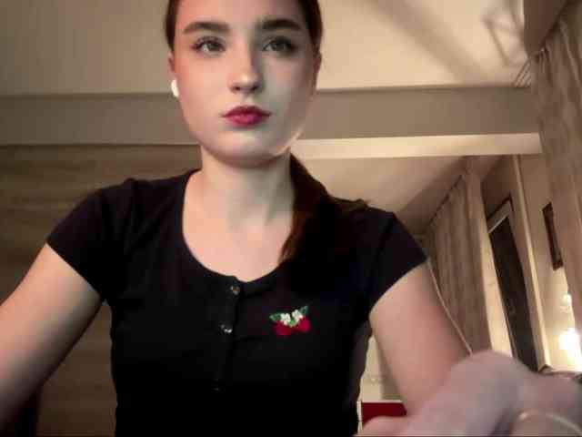 ChristiaPettet webcam