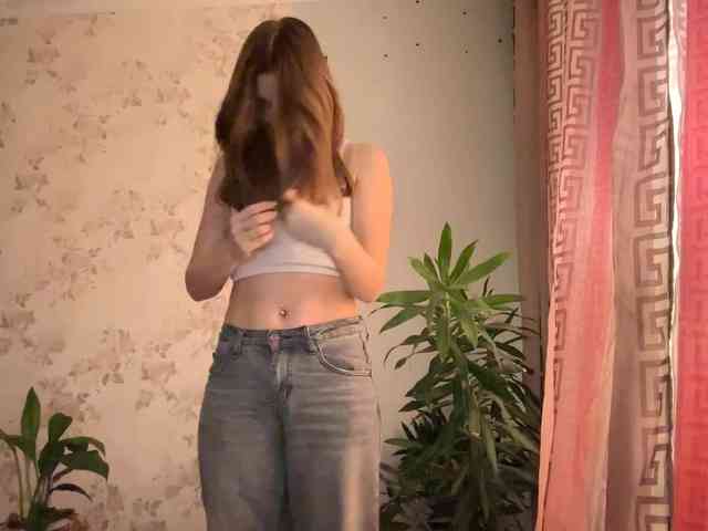 ChristiaPettet webcam