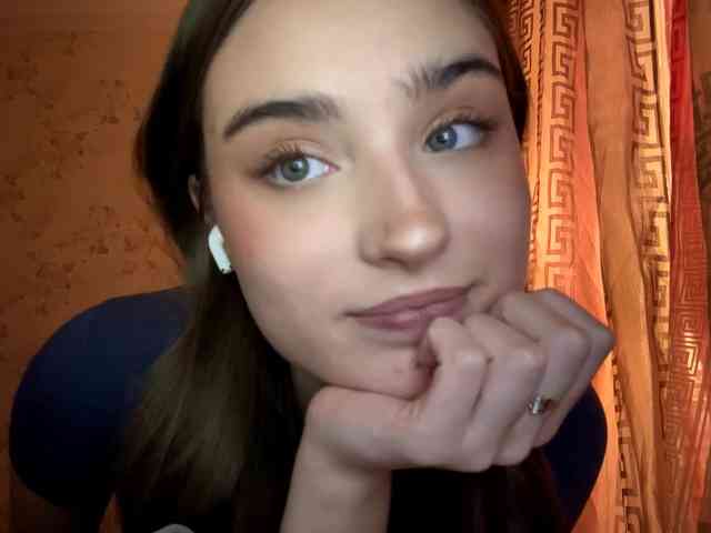 ChristiaPettet webcam