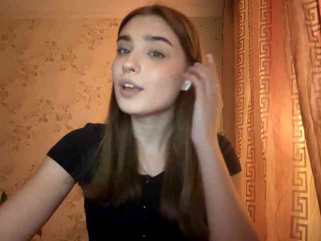 ChristiaPettet webcam