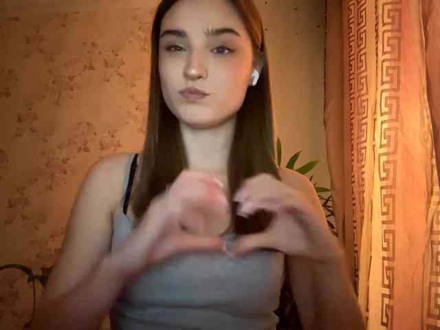 ChristiaPettet webcam