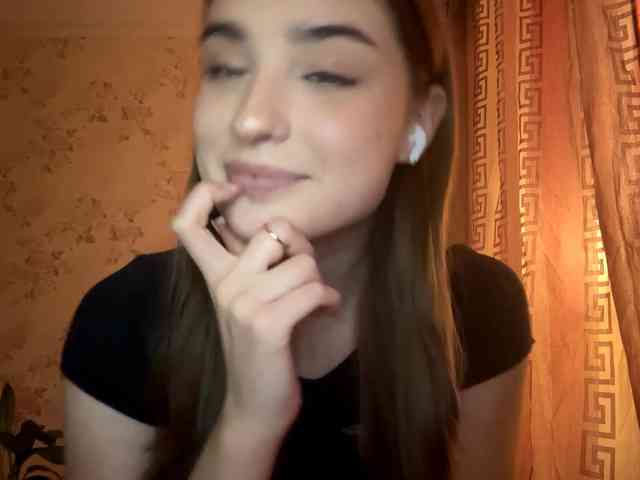 ChristiaPettet webcam