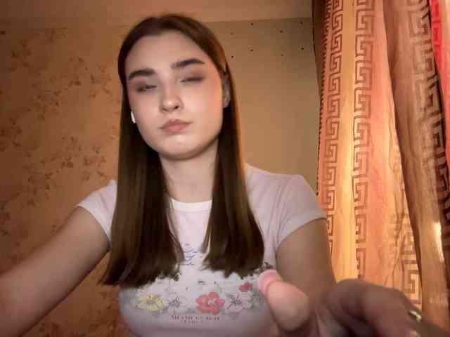 ChristiaPettet webcam