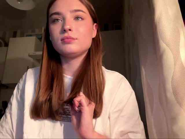 ChristiaPettet webcam