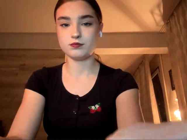 ChristiaPettet webcam