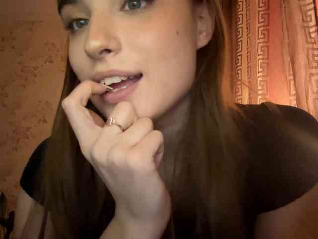 ChristiaPettet webcam