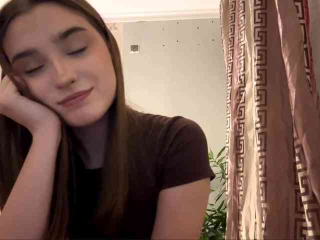 ChristiaPettet webcam