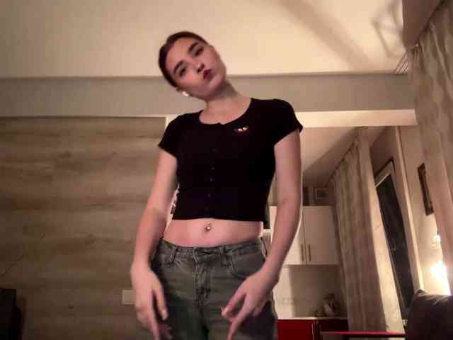 ChristiaPettet webcam