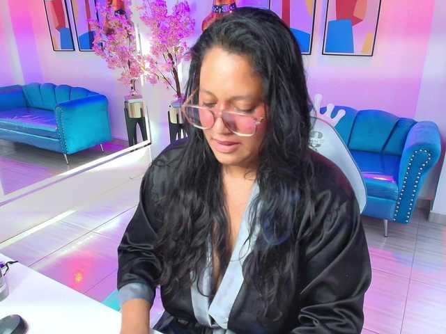 Alondra-gomex's BongaCams show and profile