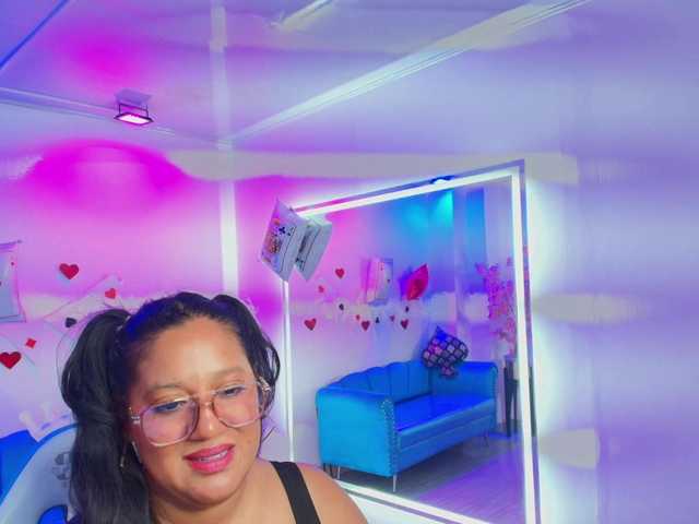 Alondra-gomex's BongaCams show and profile
