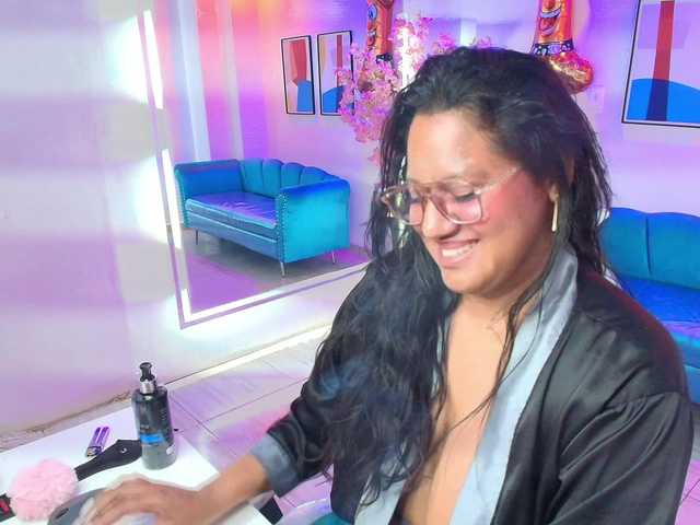 Alondra-gomex's BongaCams show and profile