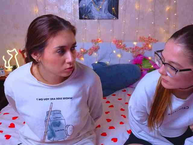 SweetTwins001 webcam