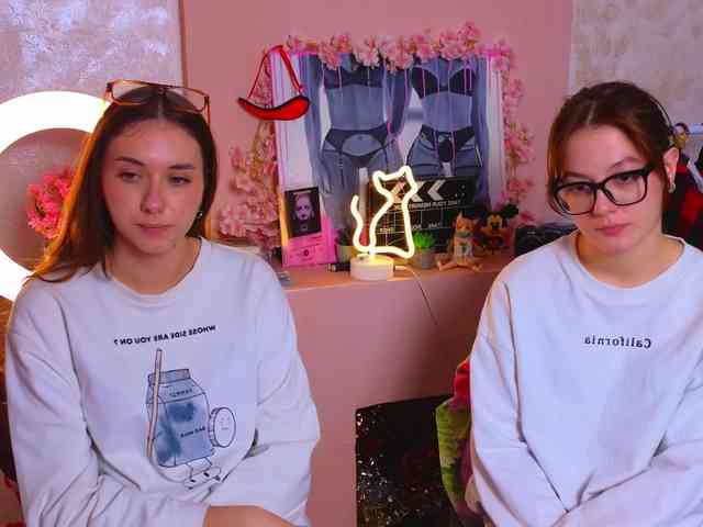 SweetTwins001 webcam