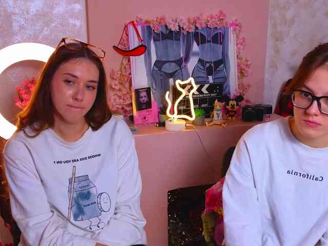 SweetTwins001 webcam