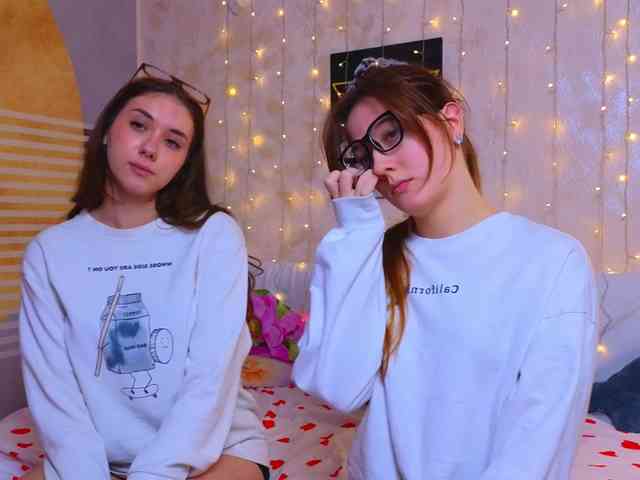 SweetTwins001 webcam