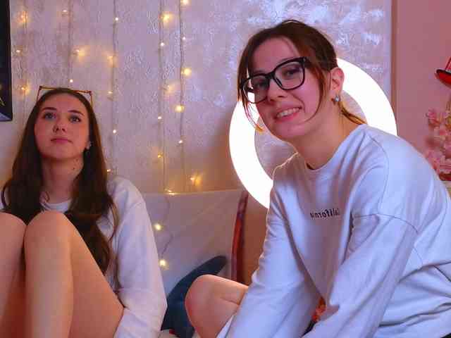 SweetTwins001 webcam