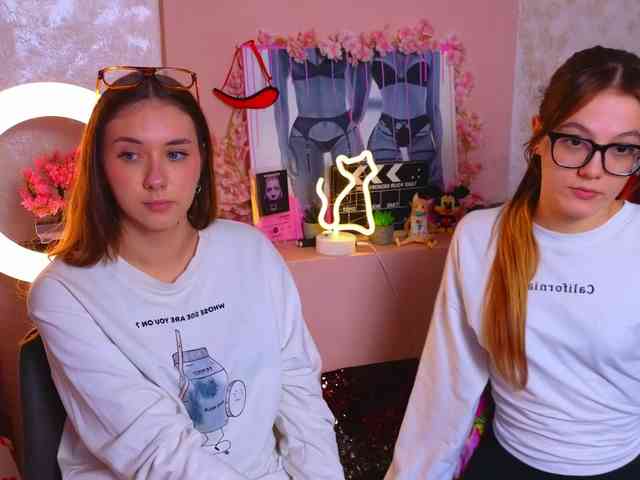 SweetTwins001 webcam