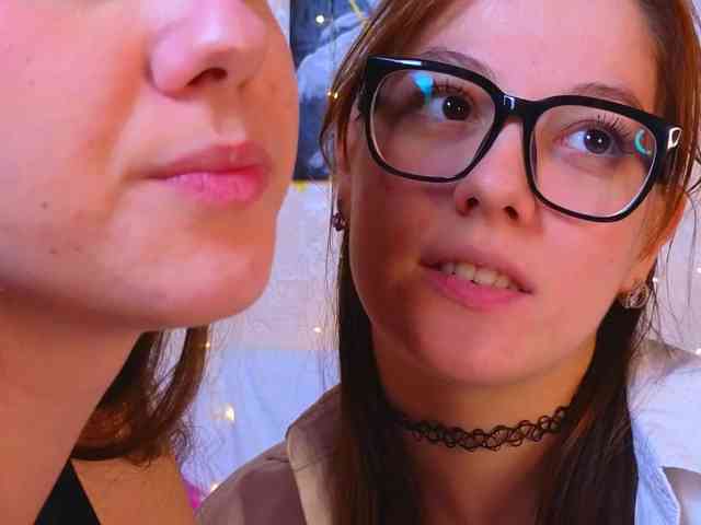 SweetTwins001 webcam