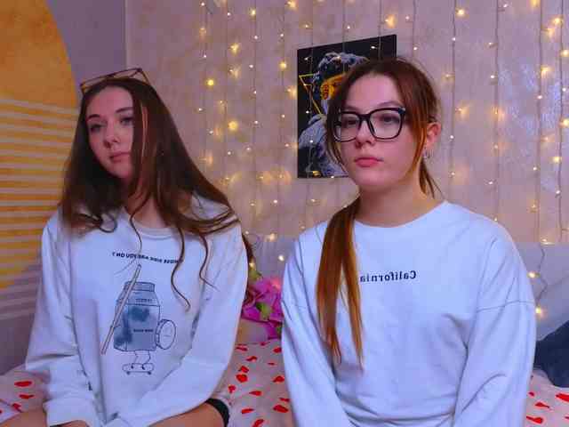SweetTwins001 webcam