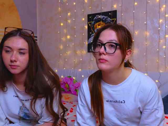 SweetTwins001 webcam