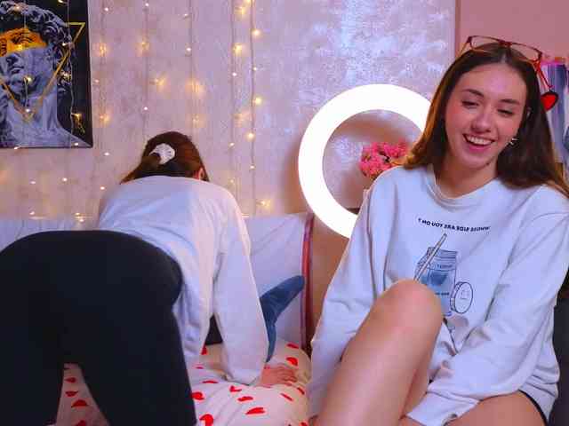 SweetTwins001 webcam