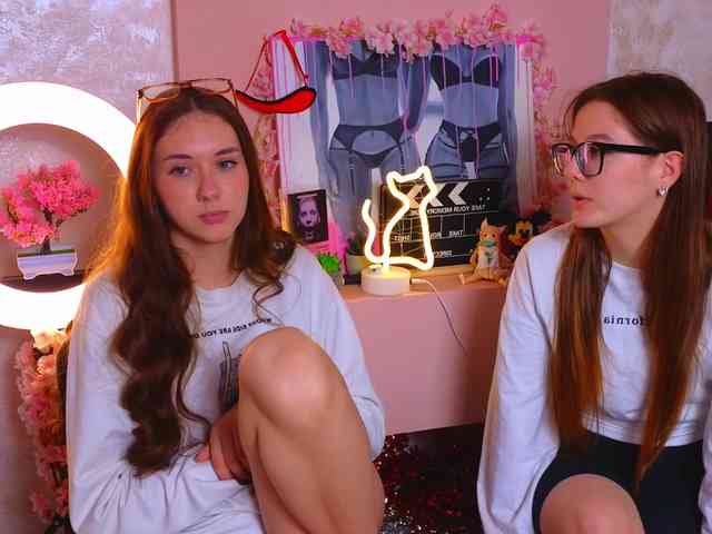 SweetTwins001 webcam