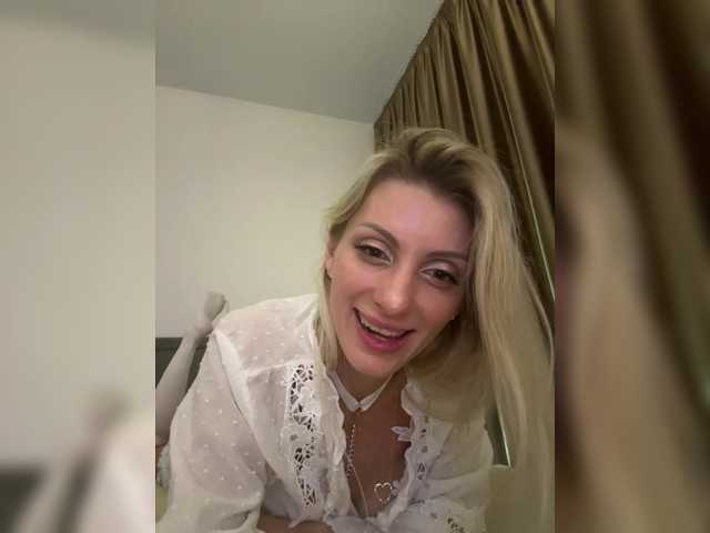 KarinaSim's BongaCams show and profile