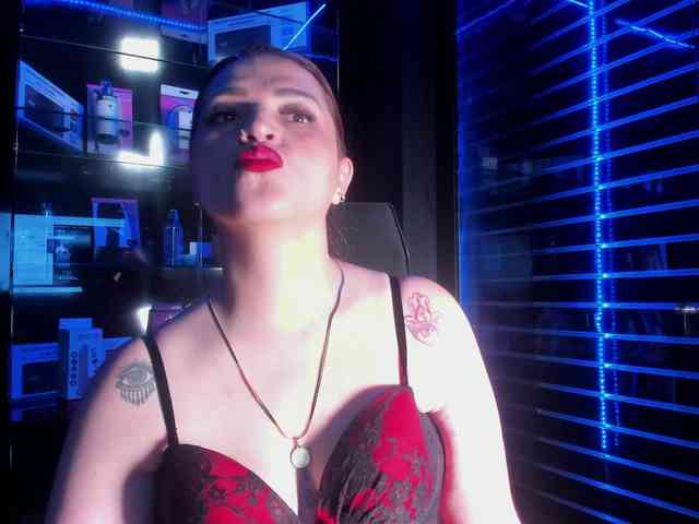 IsabellaSerrano webcam