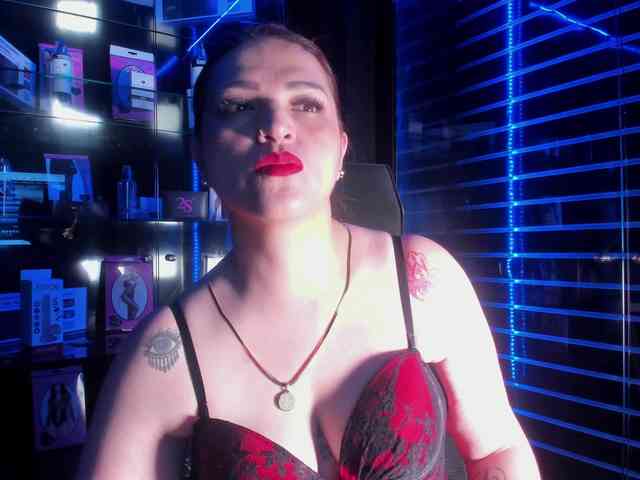 IsabellaSerrano webcam