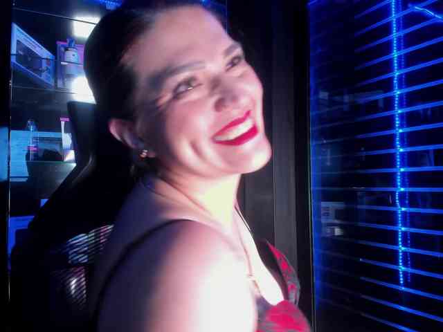 IsabellaSerrano webcam