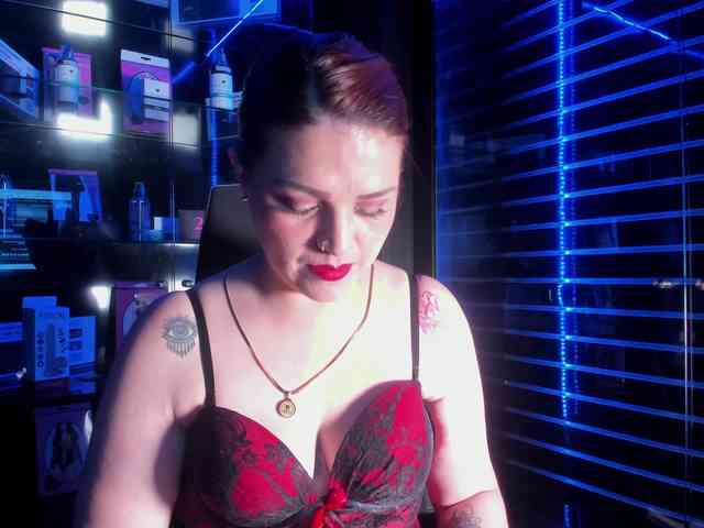 IsabellaSerrano webcam