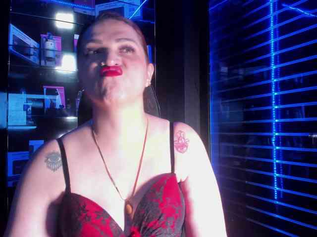 IsabellaSerrano webcam