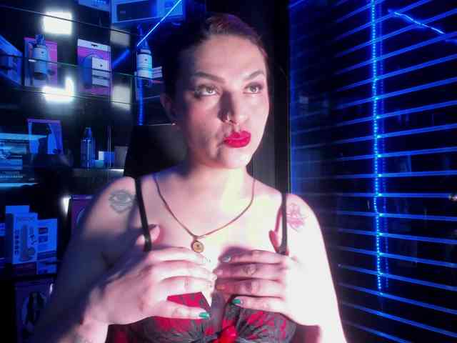 IsabellaSerrano webcam