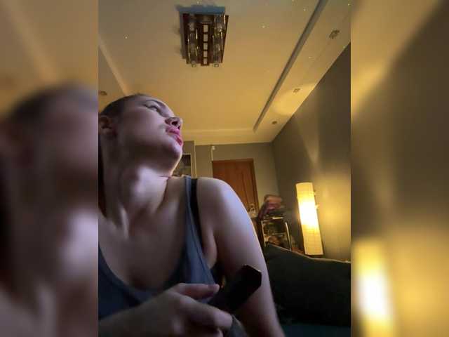 Twix261's BongaCams show and profile