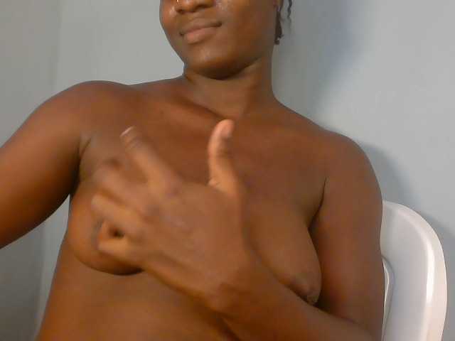 Sexy-petitqueen's BongaCams show and profile