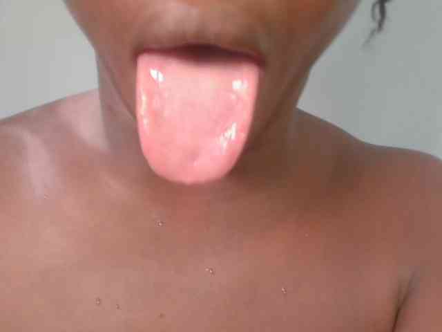 Sexy-petitqueen webcam