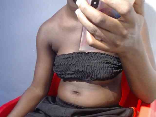 Sexy-petitqueen webcam