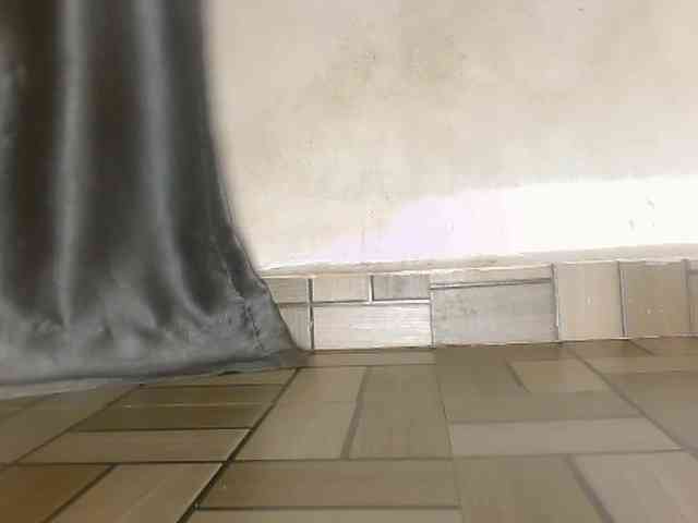 Sexy-petitqueen webcam