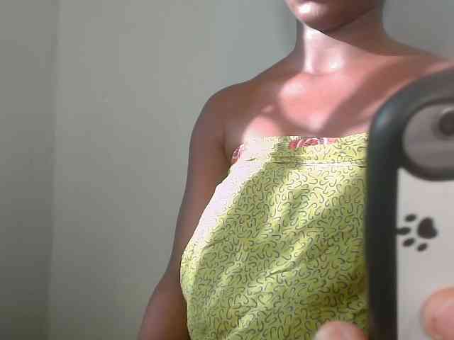 Sexy-petitqueen webcam