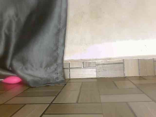 Sexy-petitqueen webcam